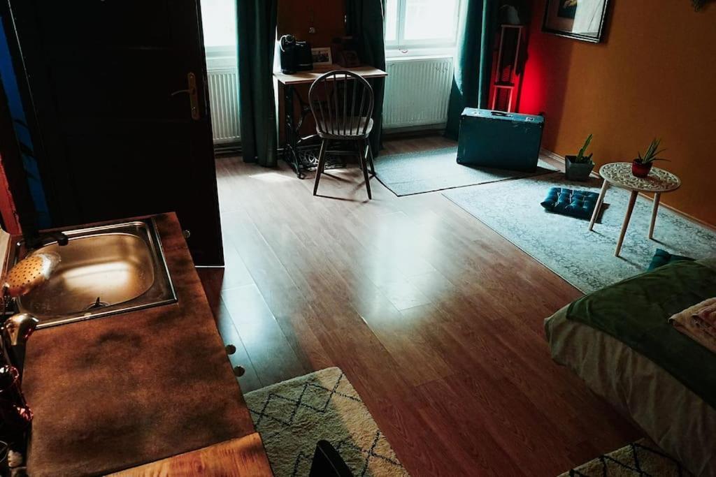 Sahara Studio With Shared Bathroom In City Centre Bratislava Exterior photo